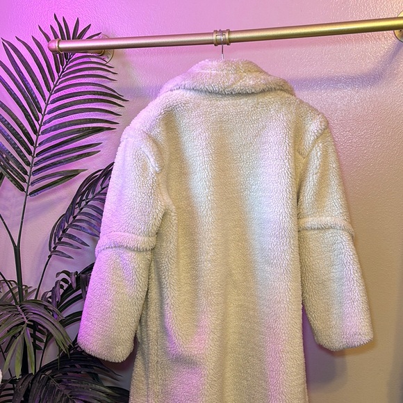 Princess Polly - Cozy Cream Faux Fur Coat - Picture 4 of 7